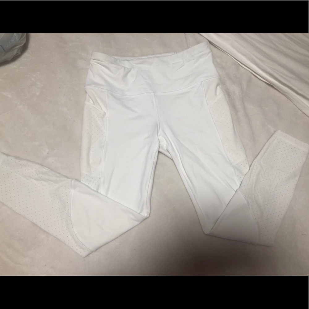 White lulemon leggings